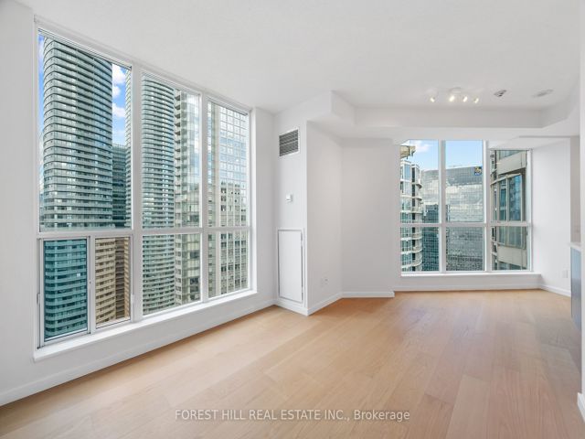 3512 - 208 Queens Quay Blvd W
