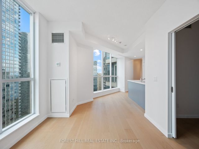 3512 - 208 Queens Quay Blvd W
