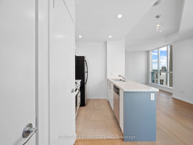 3512 - 208 Queens Quay Blvd W