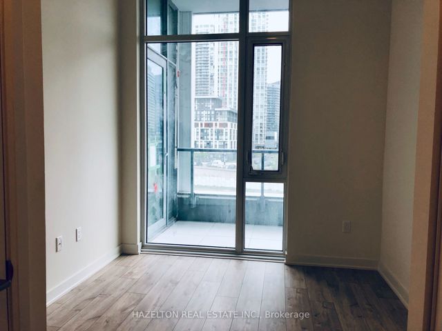 201E - 576 Front St W