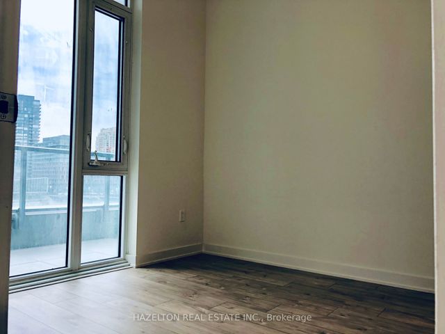 201E - 576 Front St W
