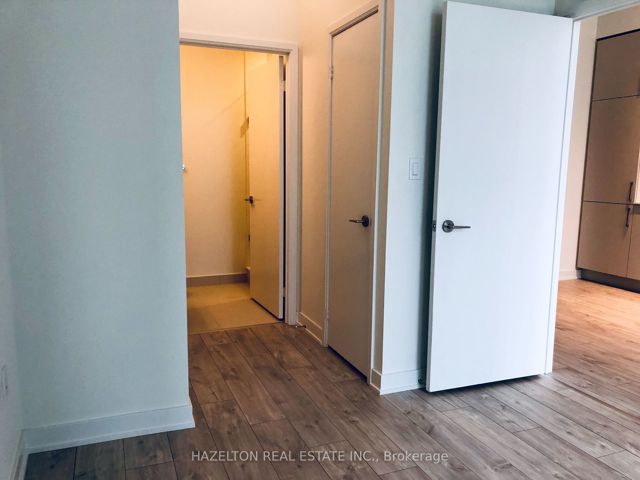 201E - 576 Front St W