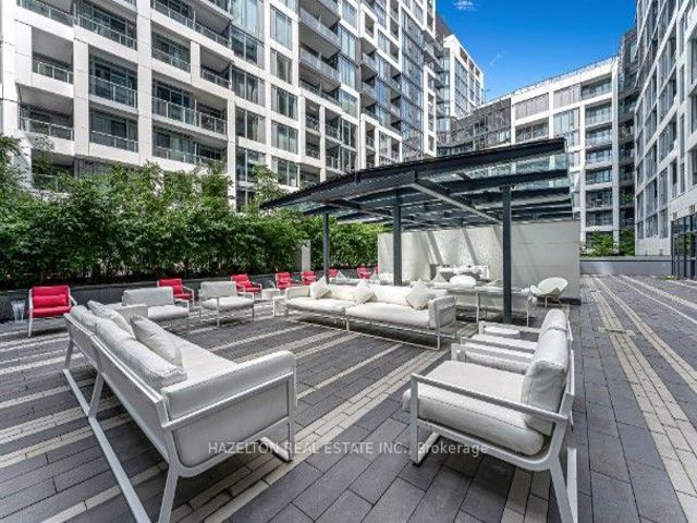 201E - 576 Front St W