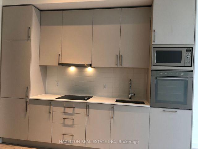 201E - 576 Front St W