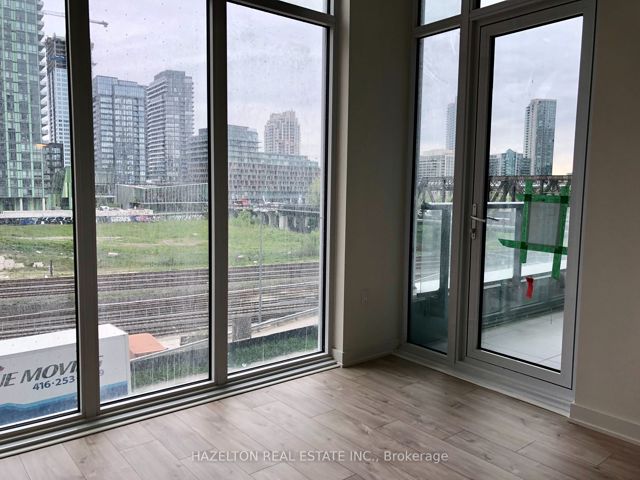 201E - 576 Front St W