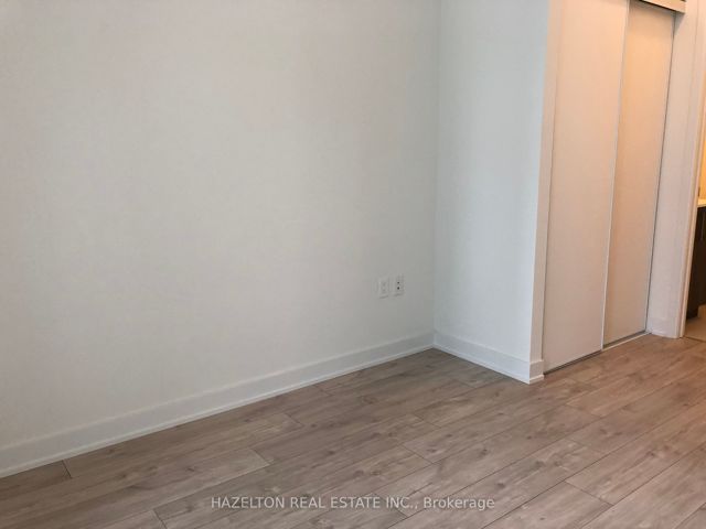 201E - 576 Front St W