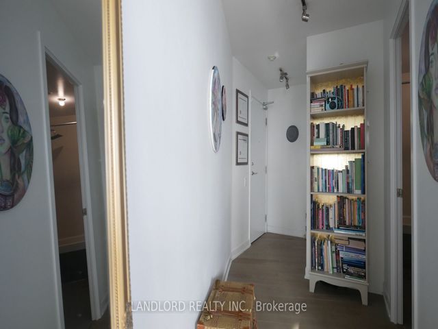 1107 - 318 King Street East St E