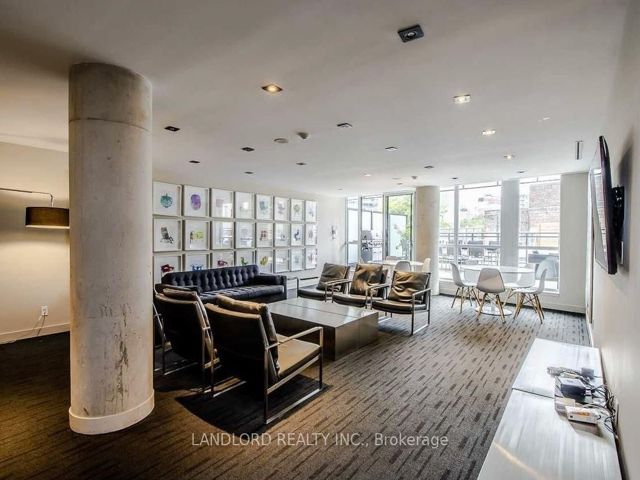 1107 - 318 King Street East St E