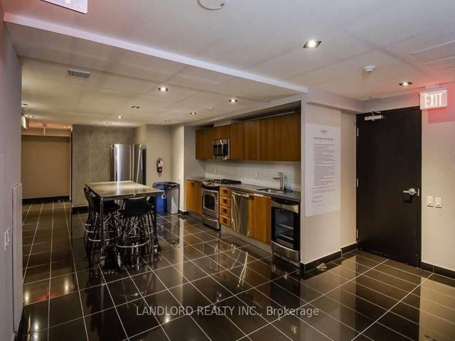1107 - 318 King Street East St E