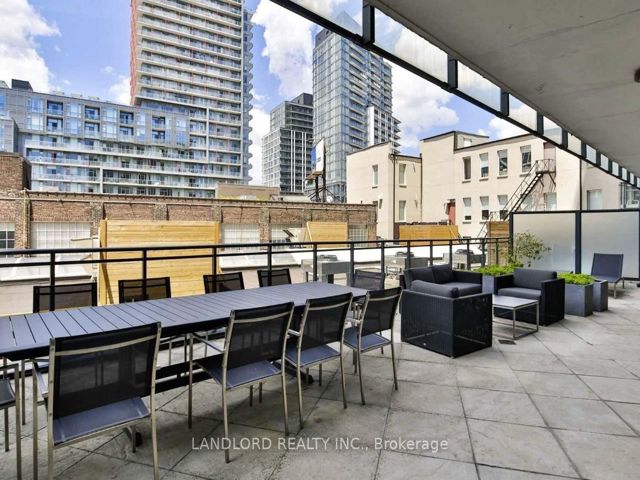1107 - 318 King Street East St E