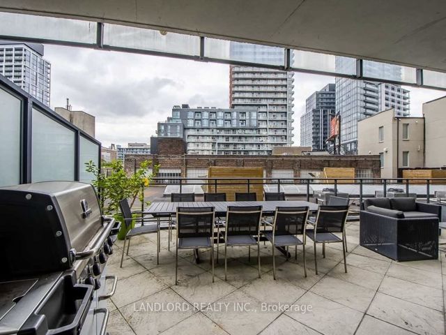 1107 - 318 King Street East St E