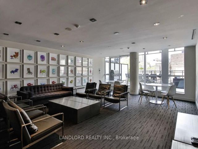 1107 - 318 King Street East St E