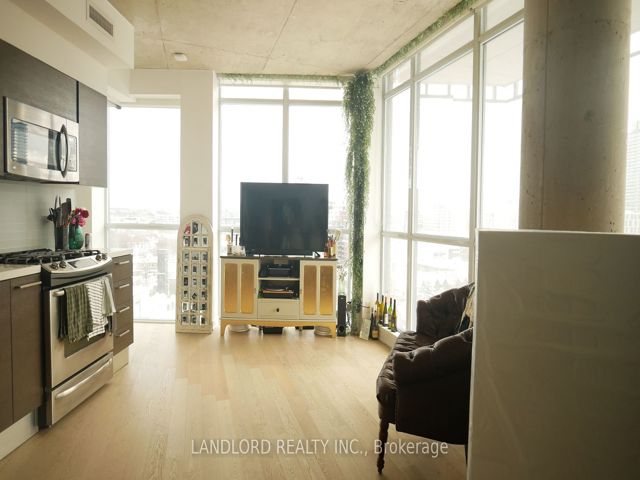 1107 - 318 King Street East St E