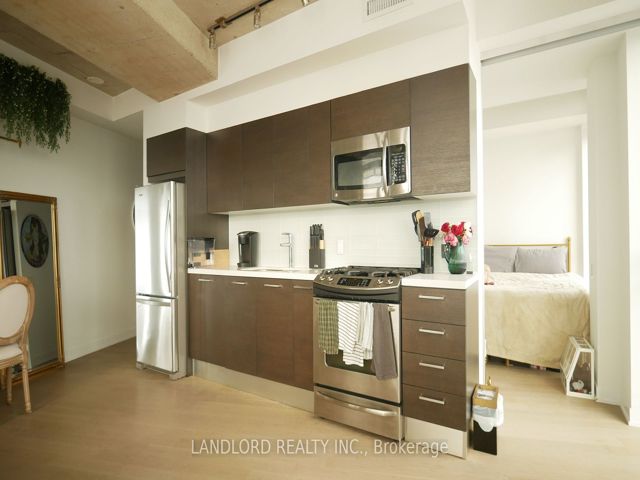 1107 - 318 King Street East St E