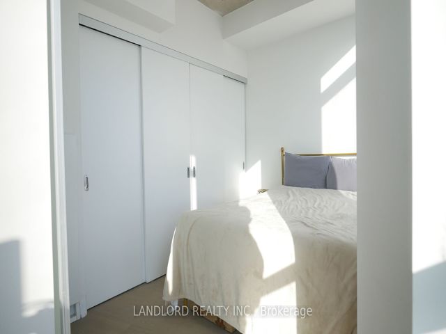 1107 - 318 King Street East St E