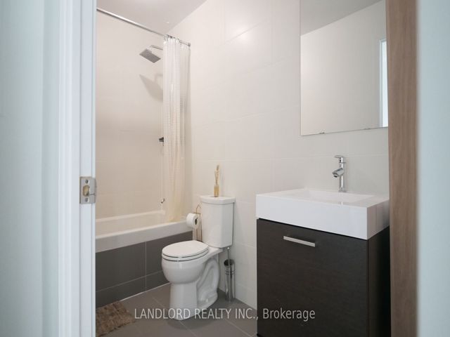 1107 - 318 King Street East St E