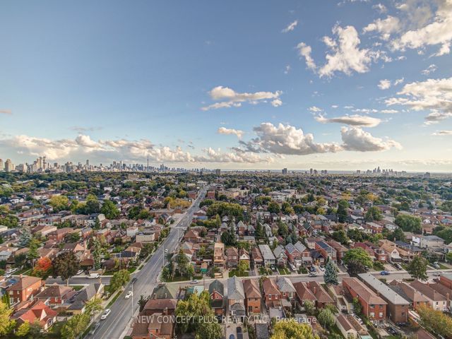 1604 - 1603 Eglinton Ave W