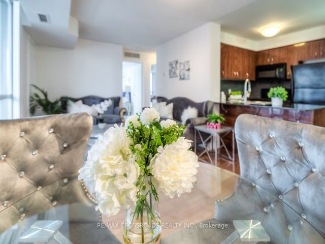 907 - 5791 Yonge St