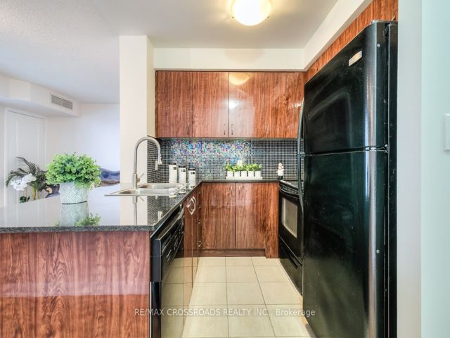 907 - 5791 Yonge St