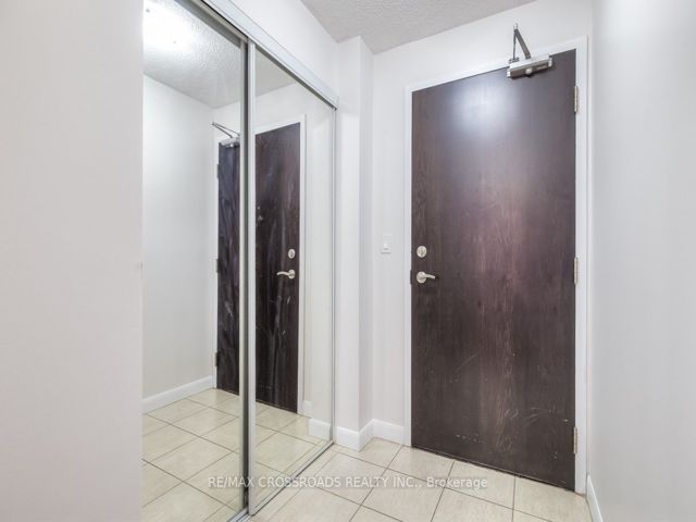 907 - 5791 Yonge St