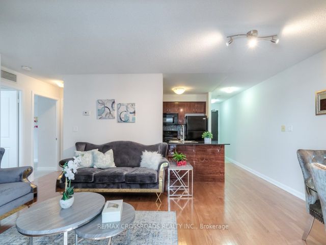 907 - 5791 Yonge St