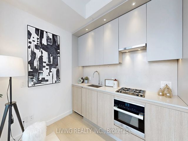 2108 - 81 Wellesley St E