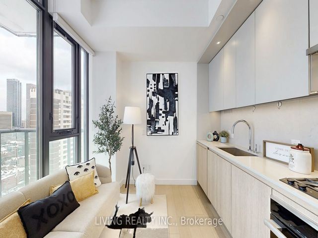 2108 - 81 Wellesley St E
