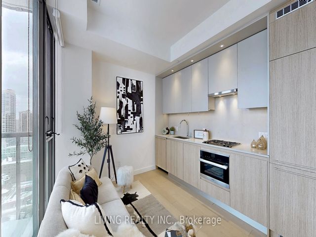 2108 - 81 Wellesley St E