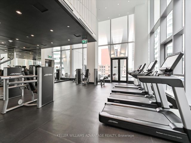 1502 - 357 King St W