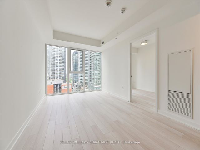 1502 - 357 King St W