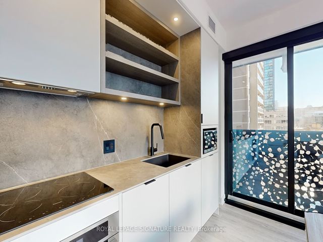 1303 - 55 Charles St E