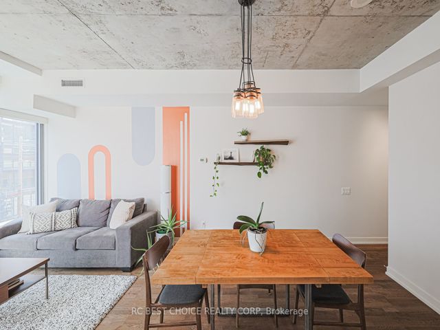 410 - 650 King St W