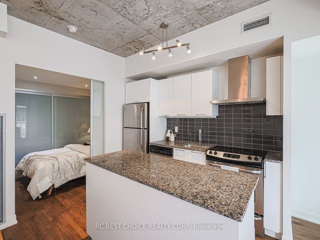 410 - 650 King St W