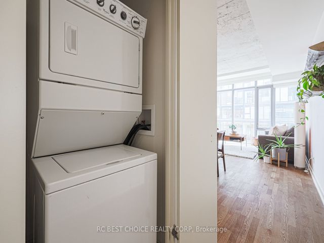 410 - 650 King St W