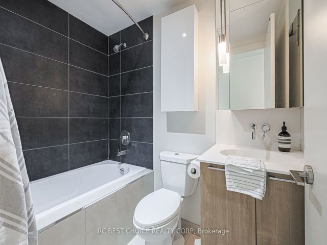 410 - 650 King St W