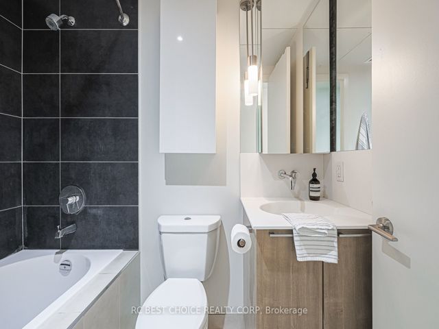410 - 650 King St W