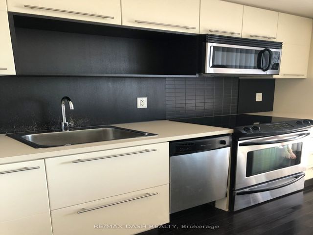 2710 - 25 Carlton St