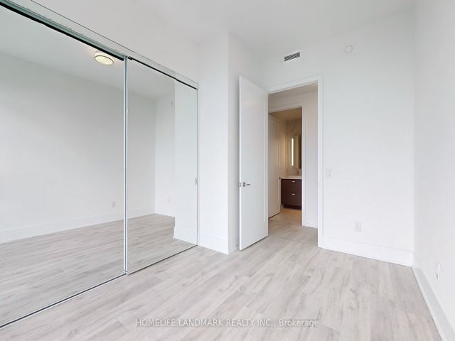 2912 - 470 Front St W