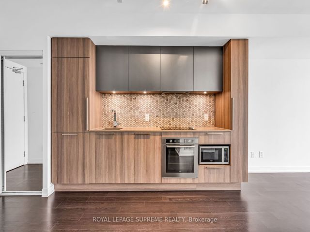 1711 - 85 Wood St