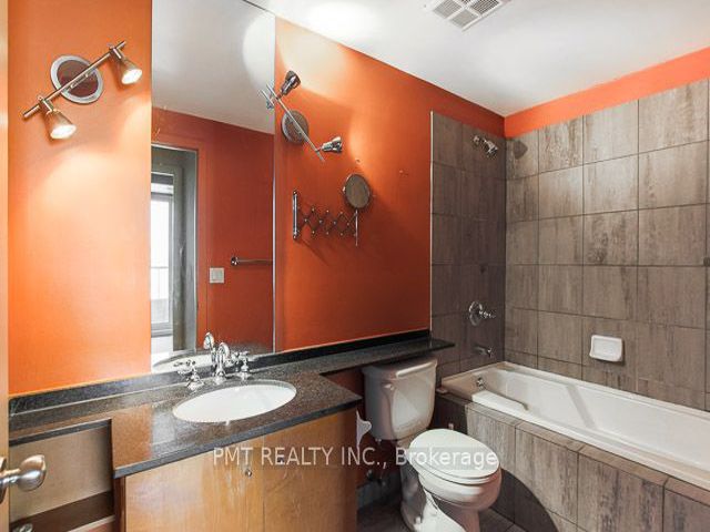 1001 - 168 King St E