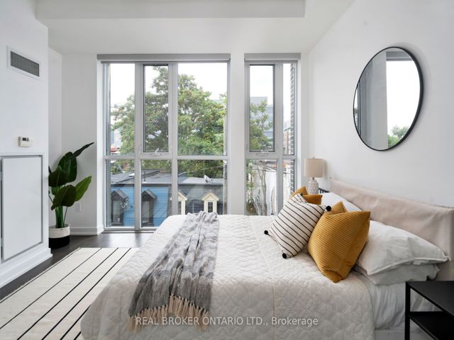 TH1 - 41 Ossington Ave