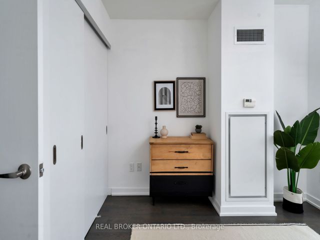 TH1 - 41 Ossington Ave