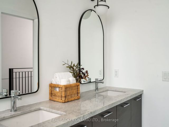 TH1 - 41 Ossington Ave
