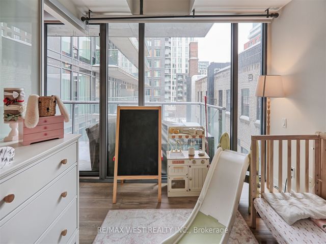 409 - 650 King St W