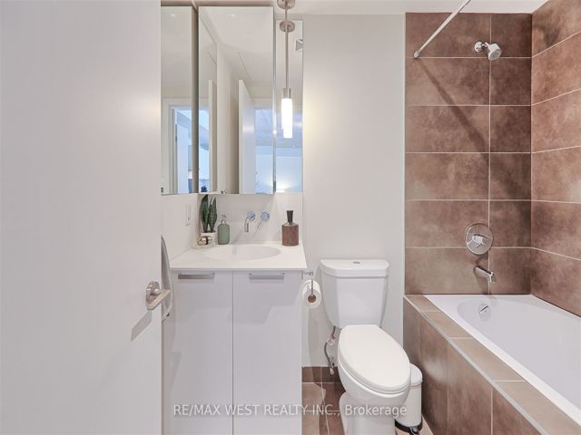 409 - 650 King St W