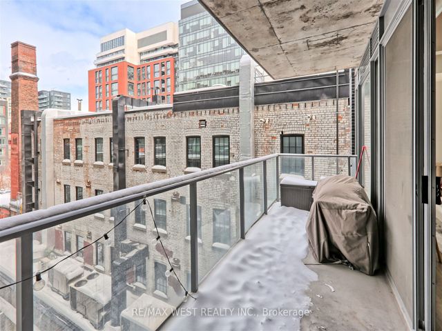 409 - 650 King St W