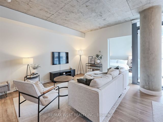409 - 650 King St W