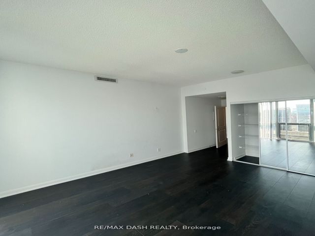 2512 - 5162 Yonge St