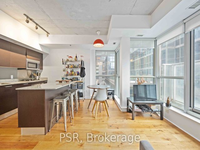 404 - 375 King St W