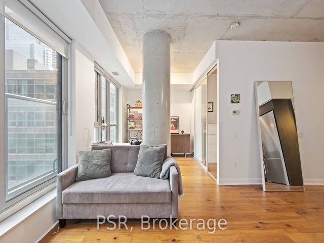 404 - 375 King St W